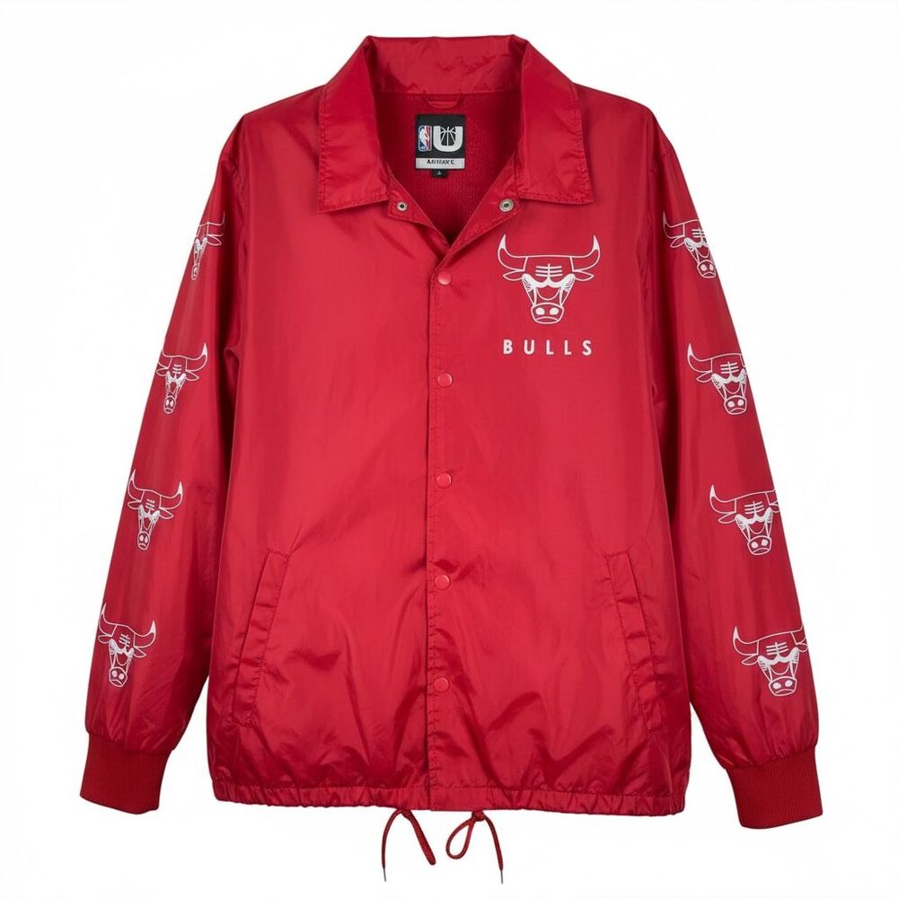 NBA Chicago Bulls Coach Jacket Medium Logo Print Red Button Front Windbreaker